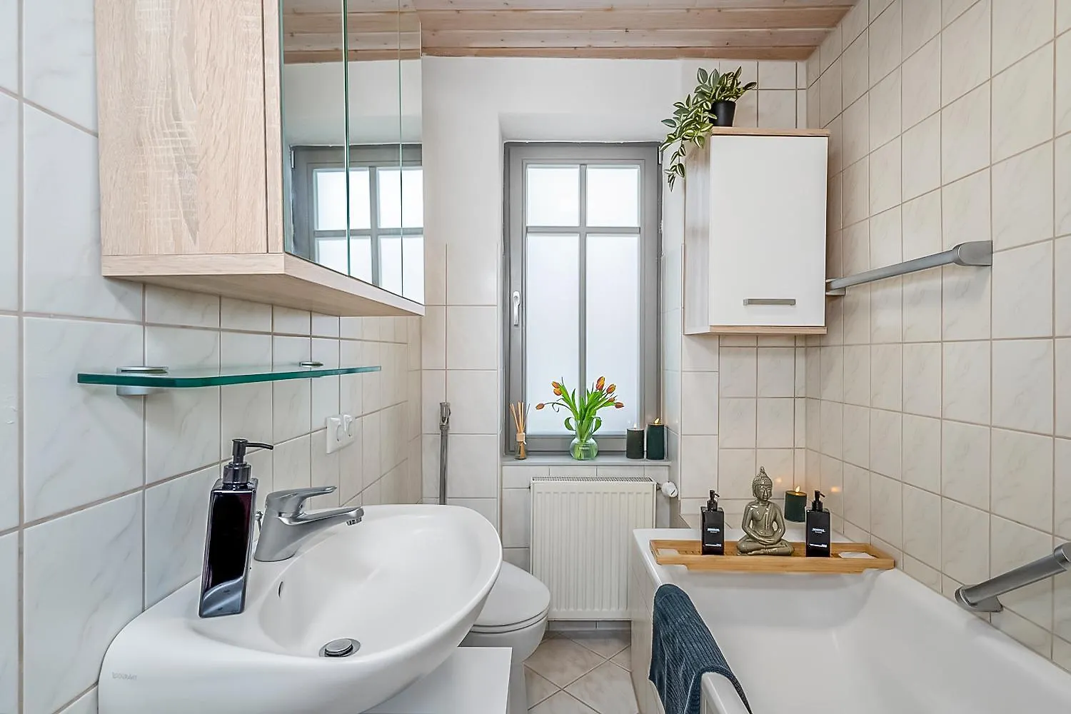 Namaste Homes - Ferienwohnung Mit Dachterrasse Bad Windsheim 0*,  Germany