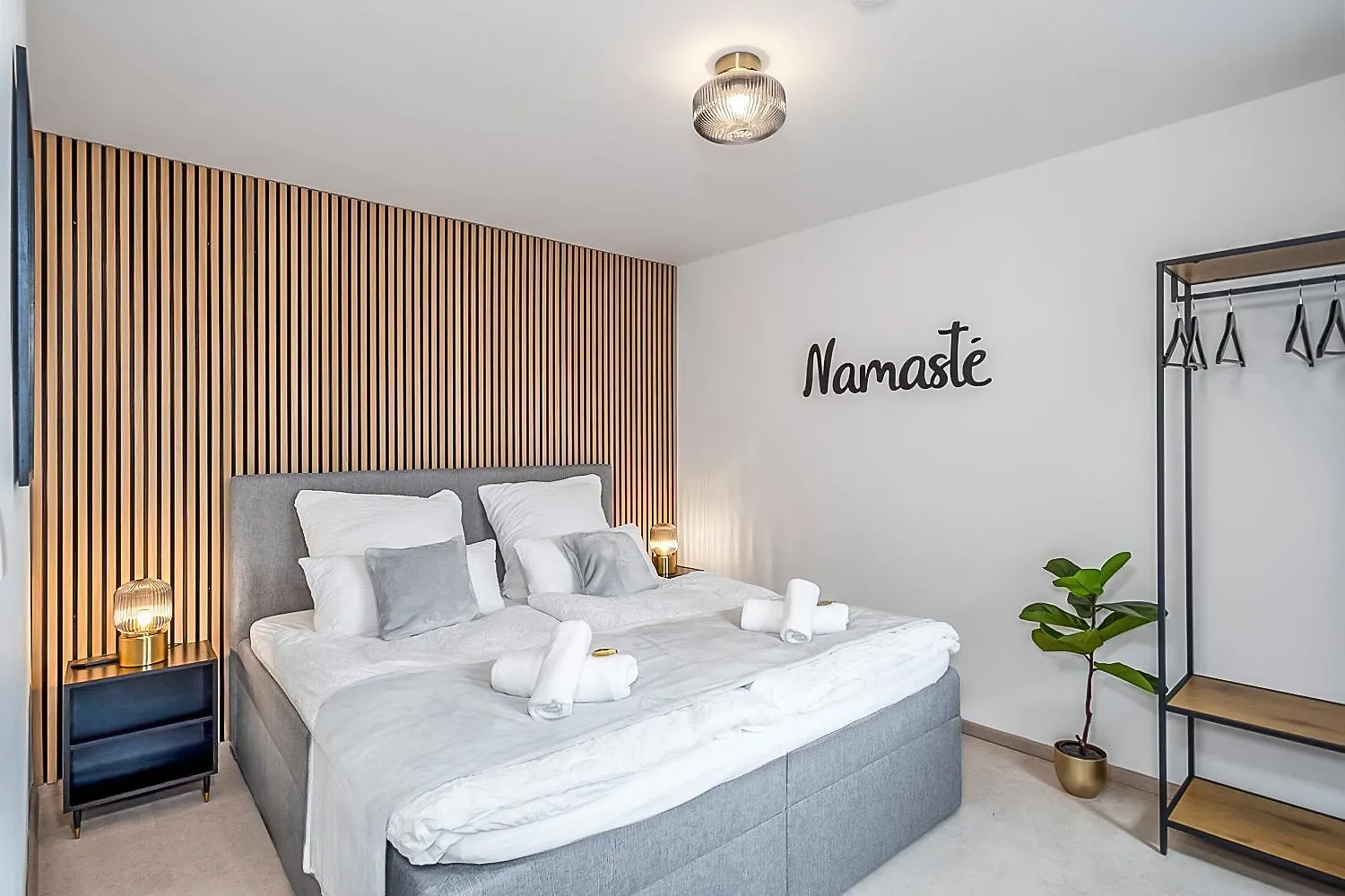 Namaste Homes - Ferienwohnung Mit Dachterrasse Bad Windsheim Apartment